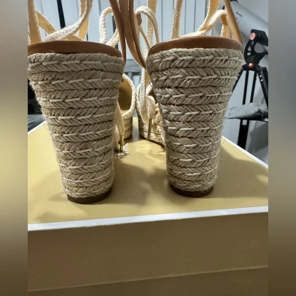 Michael Kors Women’s Kit Closed Toe Macrame and Jute Wedge With Floral Appliqué - Picture 15 of 15